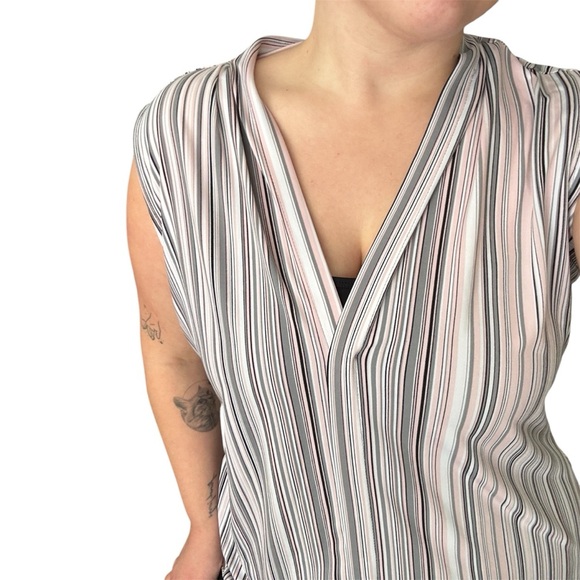 Striped Sleeveless Blouse - Picture 4 of 12